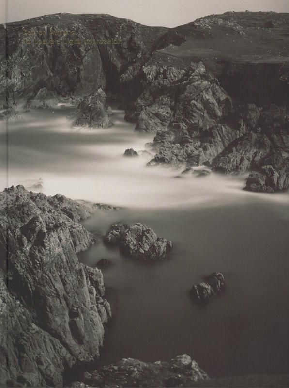 To leave a light impression / [Darren Almond ; edited and co-ordinated by Honey Luard ; text by T. J. Demos] cover