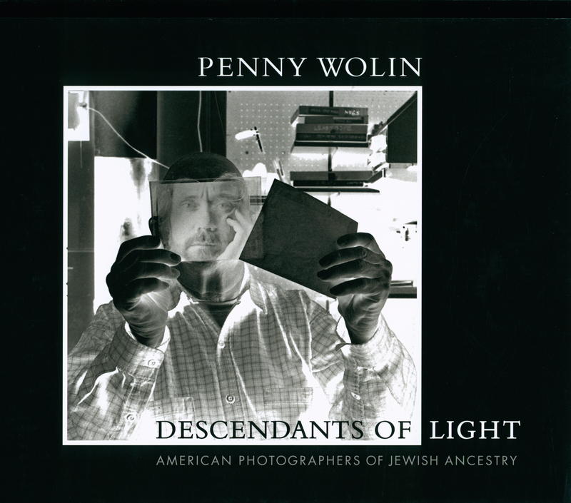 Descendants of light : American photographers of Jewish ancestry 1853-2015 / Penny Wolin cover
