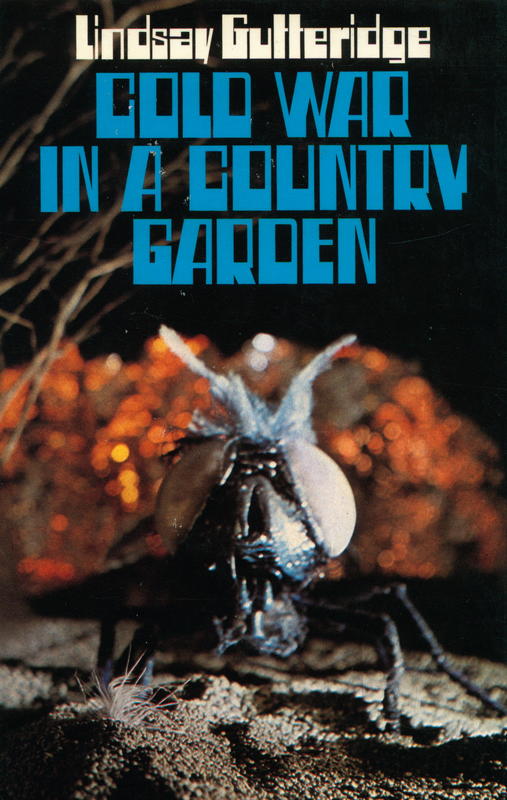Cold war in a country garden / Lindsay Gutteridge cover