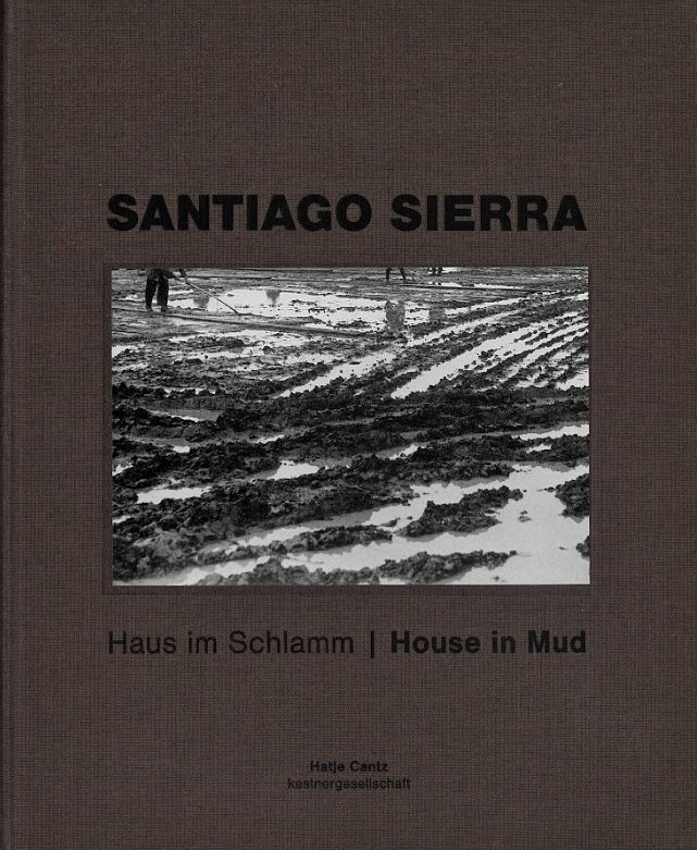 Santiago Sierra : Haus im Schlamm / house in mud cover