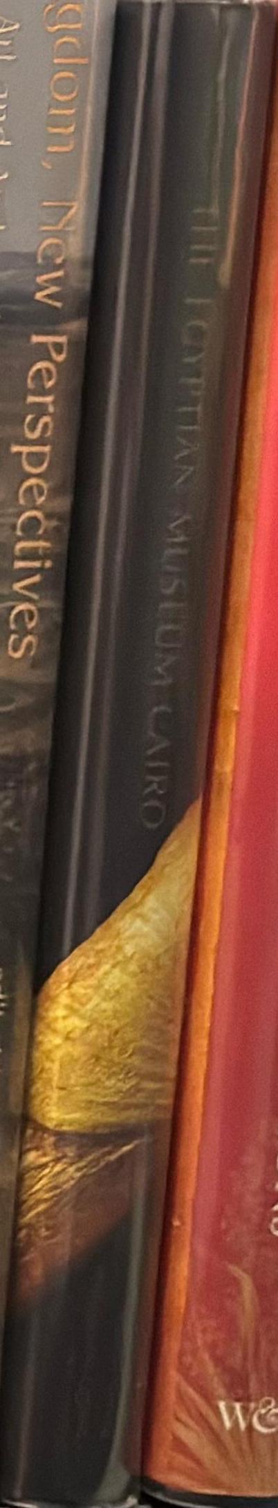 The Egyptian Museum of Cairo : official catalogue / Mohamed Saleh and Hourig Sourouzian ; photographs, Jürgen Liepe spine