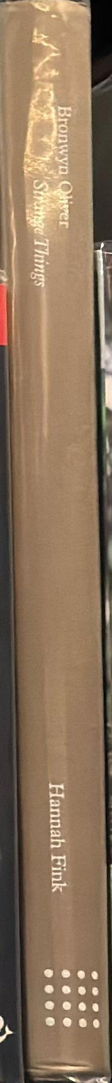 Bronwyn Oliver : strange things / Hannah Fink spine