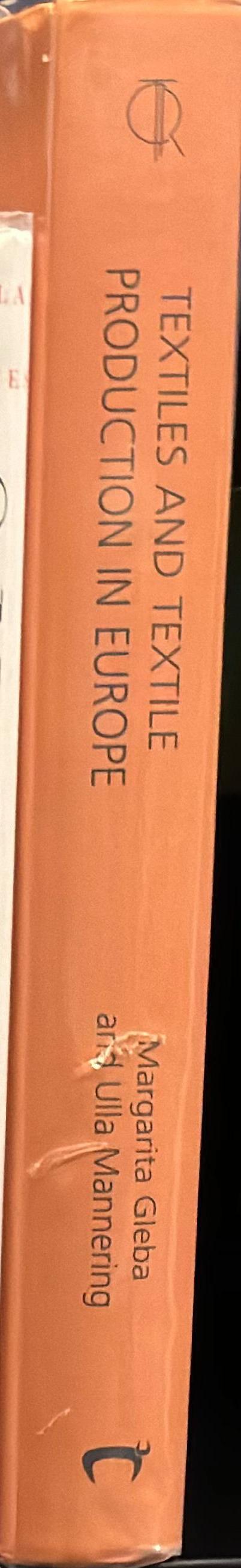 Textiles and textile production in Europe : from prehistory to AD 400 / edited by Margarita Gleba and Ulla Mannering spine