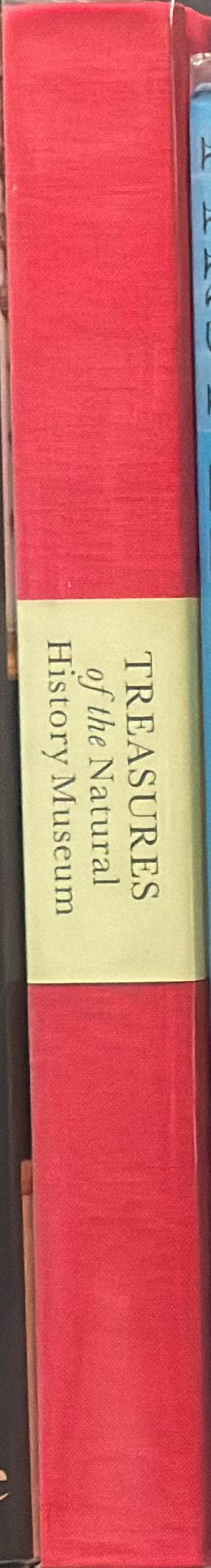 Treasures of the Natural History Museum / Vicky Paterson spine