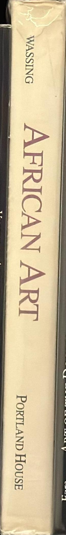 African art : its background and traditions / Rene Wassing ; photographs by Hans Hinz ; translated by Diana Imber spine