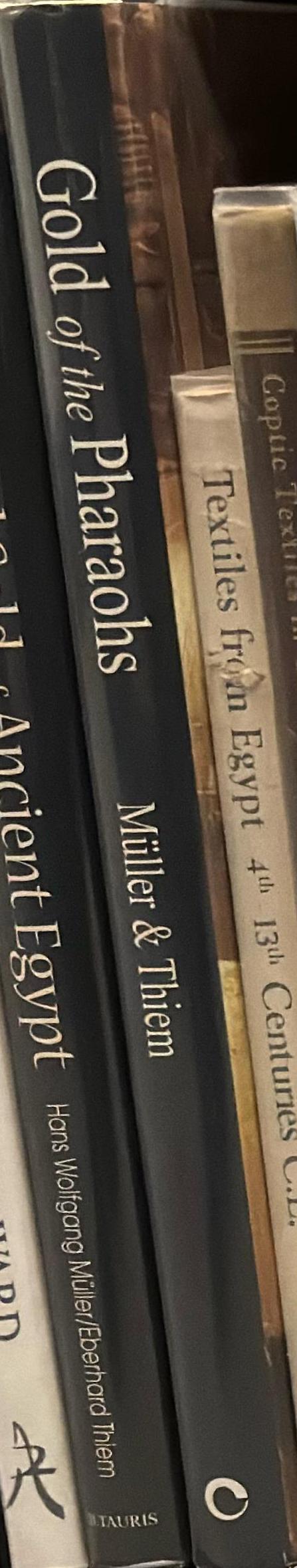 Gold of the Pharaohs / Hans Wolfgang Muller, Eberhard Thiem ; translated from the German by Pierre Imhoff and Dafydd Roberts spine