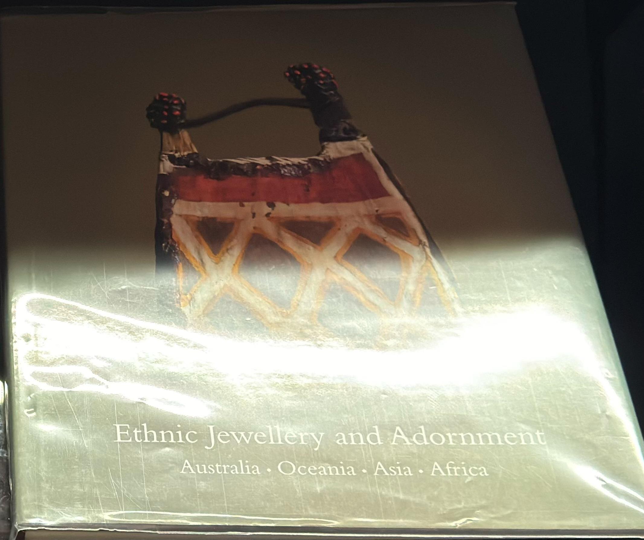 Ethnic jewellery and adornment : Australia, Oceania, Asia, Africa / Truus Daalder ; photographs by Jeremy Daalder spine