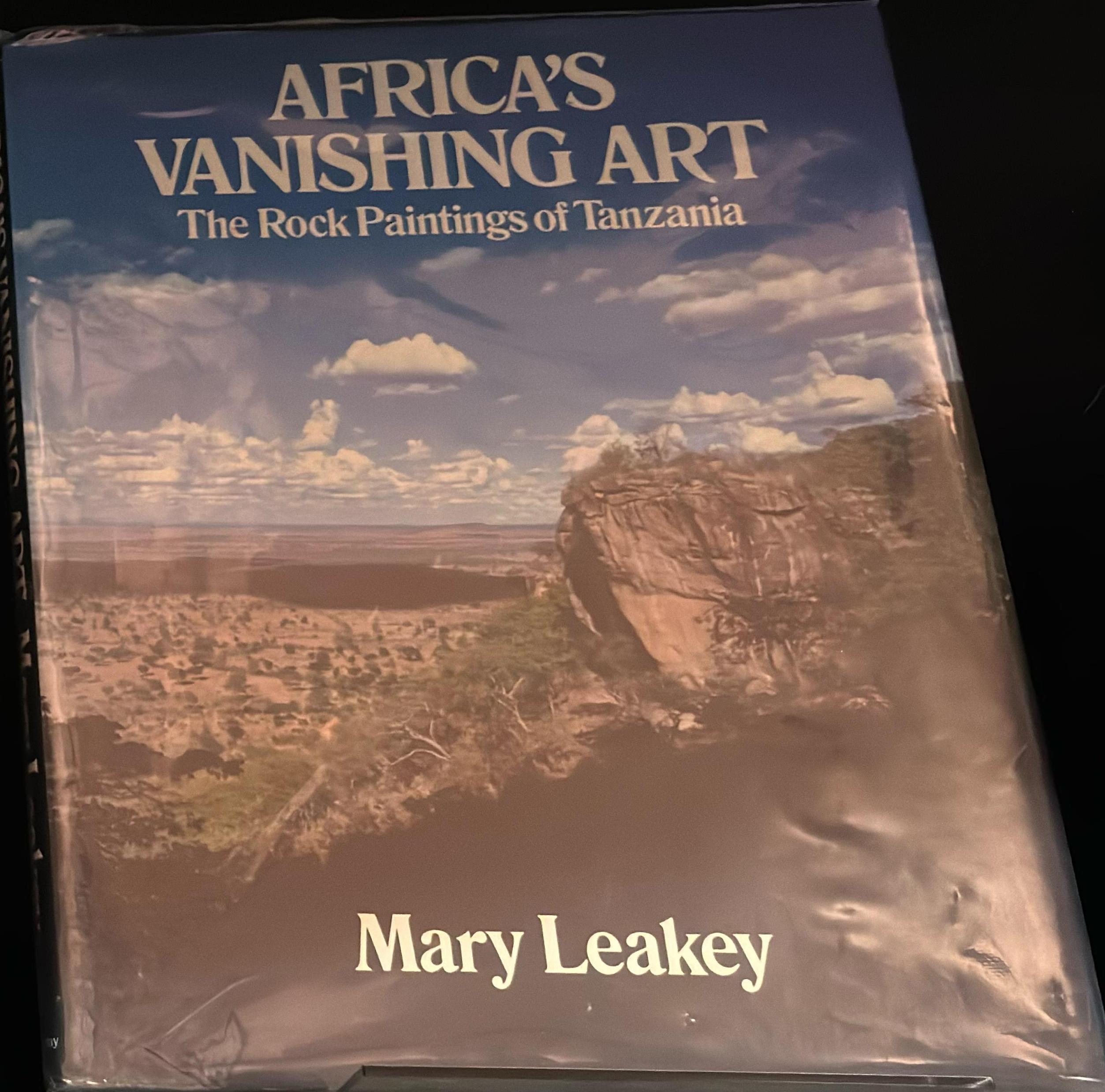 Africa's vanishing art : the rock paintings of Tanzania / Mary Leakey spine