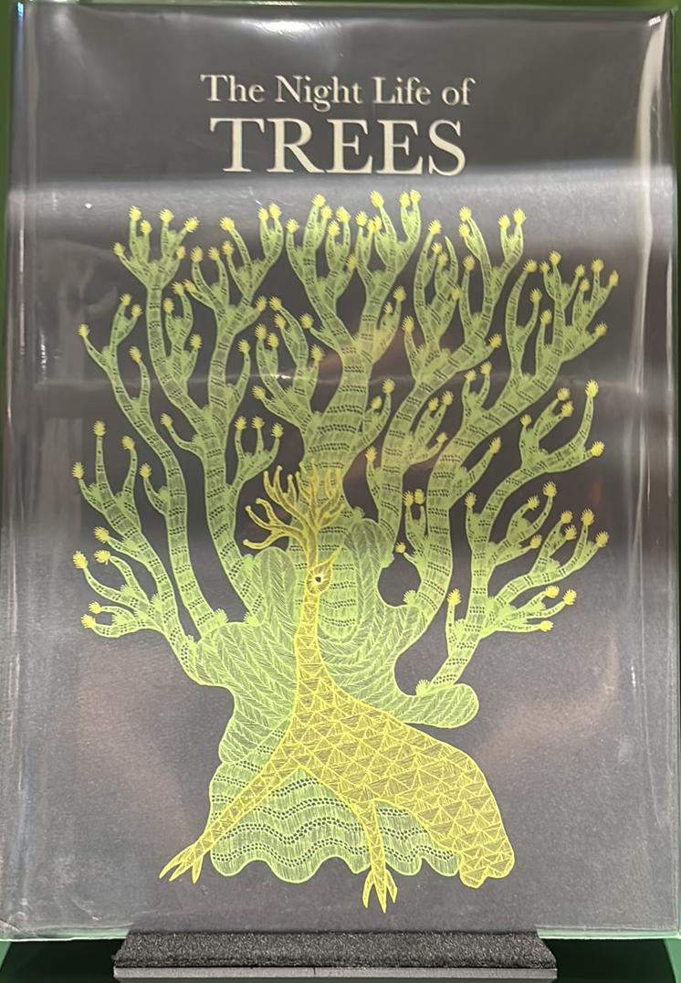 The hidden life of trees / Peter Wohlleben ; translated by Jane Billinghurst live cover