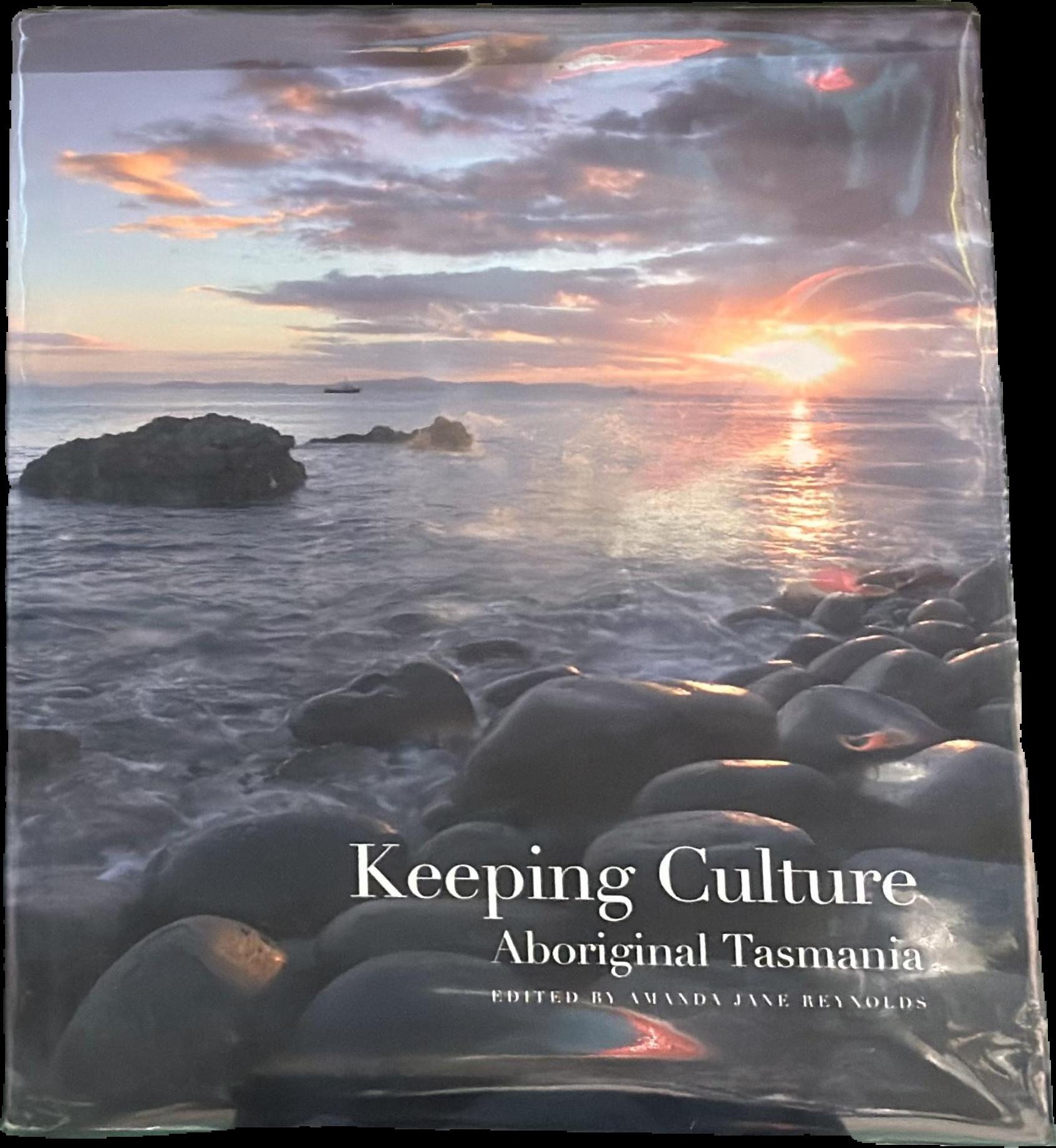 Calling the shots : Aboriginal photographs / edited by Jane Lydon live cover