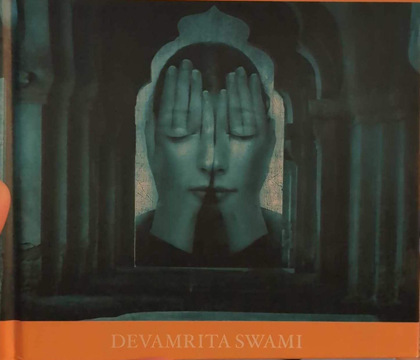 Swami in a strange land : how Krishna came to the west : the biography of A.C. Bhaktivedanta Swami Prabhupada live cover