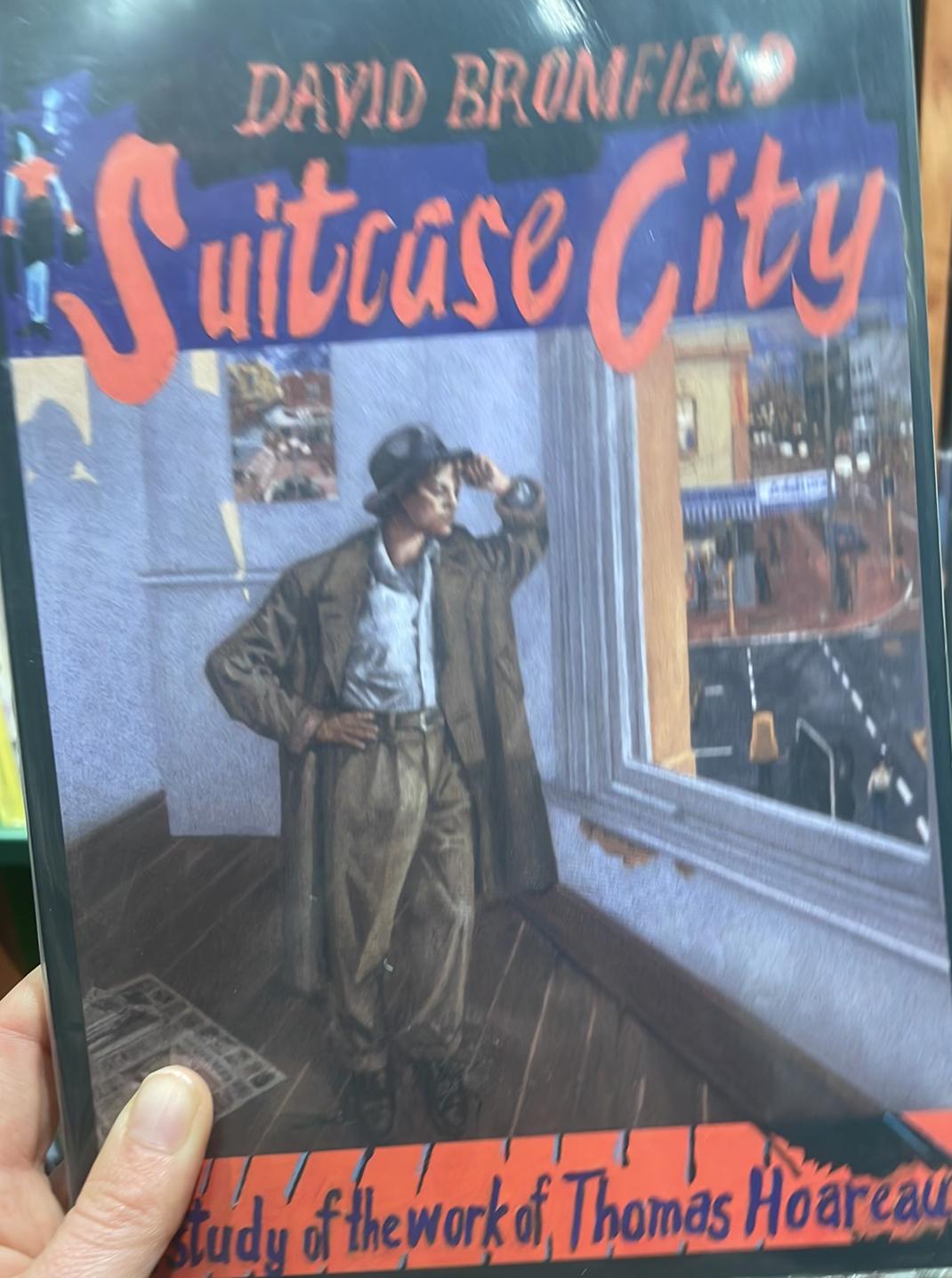 Suitcase City : a study of the work of Thomas Hoareau live cover