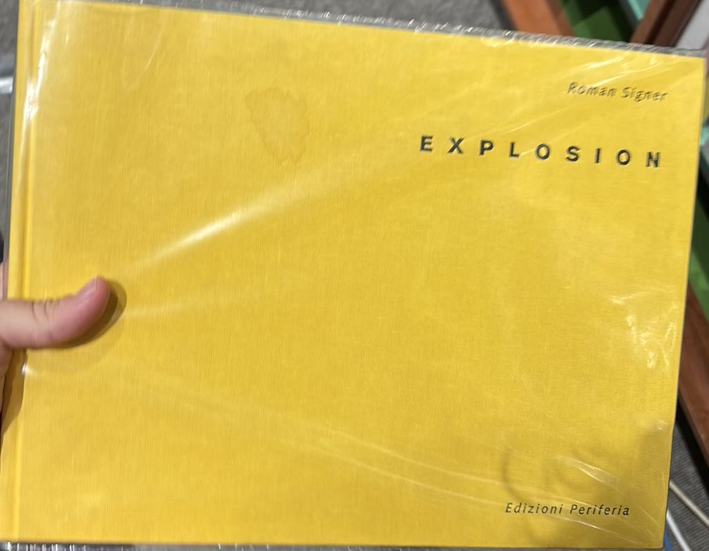 Roman Signer : explosion live cover