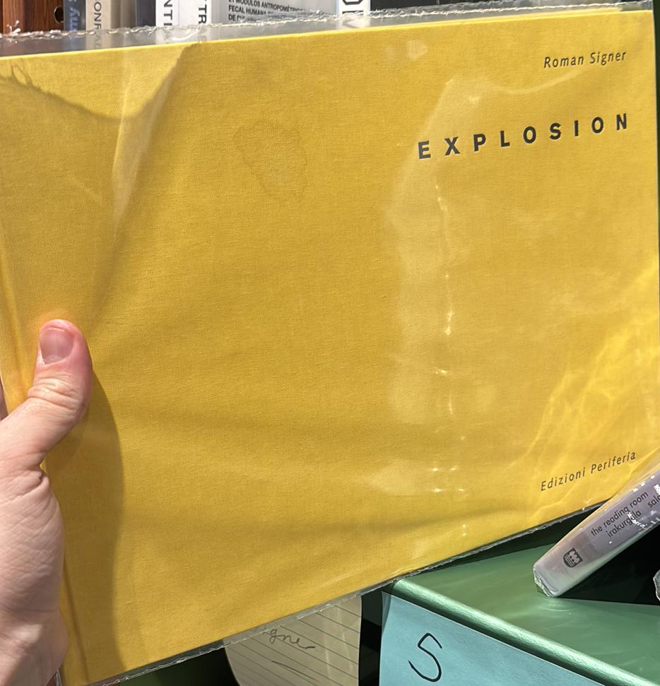 Roman Signer : explosion live cover