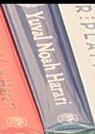 Sapiens : a brief history of humankind / Yuval Noah Harari live spine