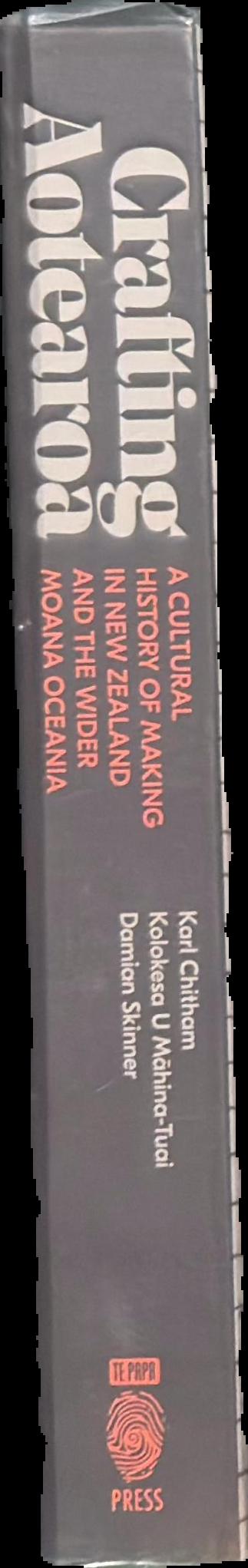 Crafting Aotearoa : a cultural history of making in New Zealand and the wider Moana Oceania live spine
