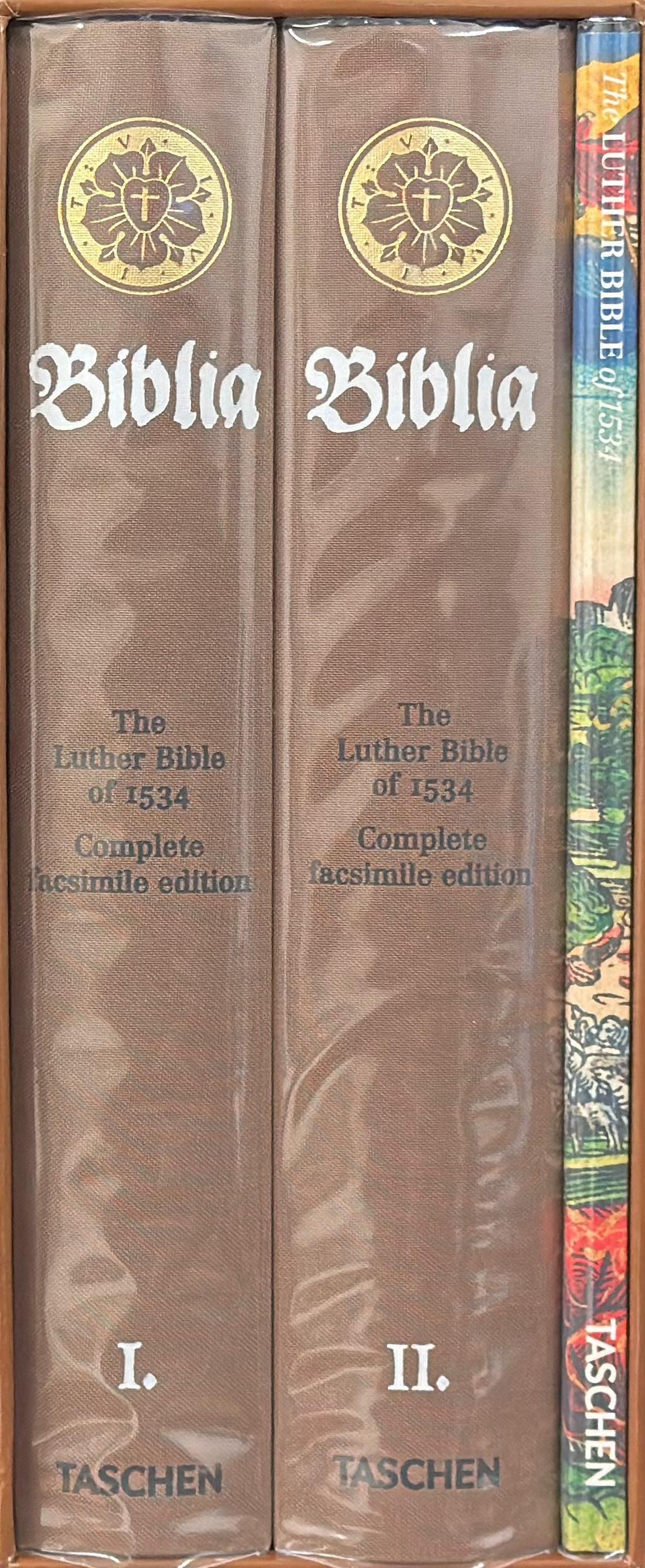 Biblia : the Luther Bible of 1534 : complete facsimile edition from the workshop of Lucas Cranach / introduction, Stephan Füssel. spine
