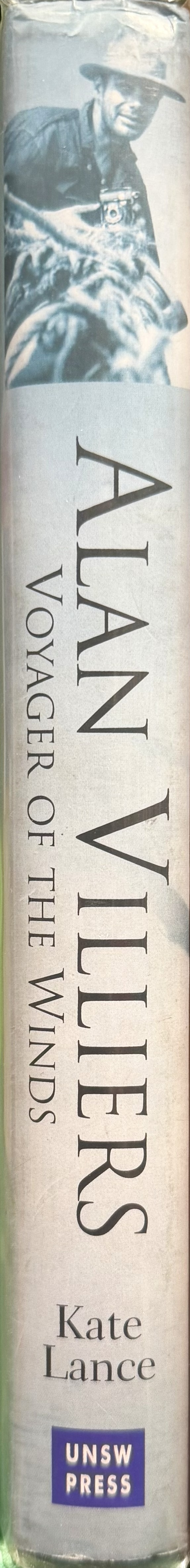 Alan Villiers : voyager of the winds spine
