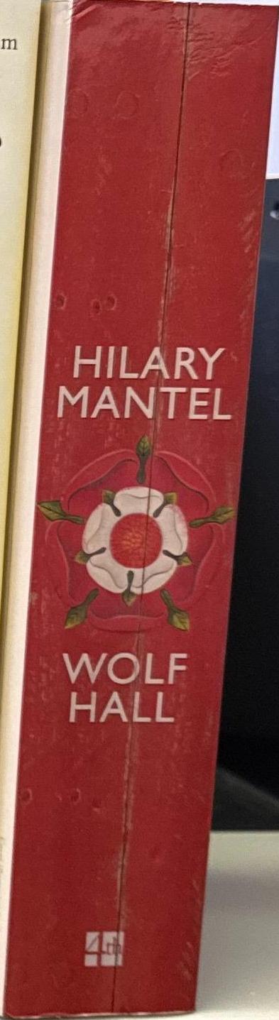 Wolf hall / Hilary Mantel spine