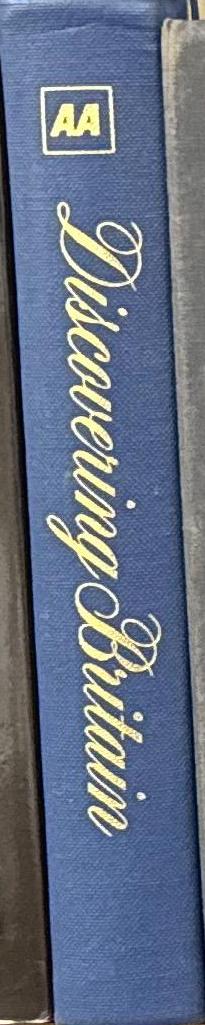 Discovering Britain : an illustrated guide to more than 500 selected locations in Britain's unspoiled countryside / Ross Finlay et al spine