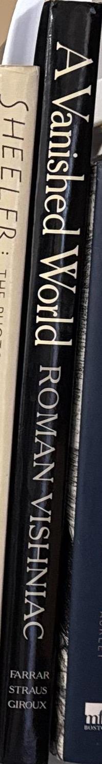 A vanished world : Roman Vishniac / with a forward by Elie Wiesel spine