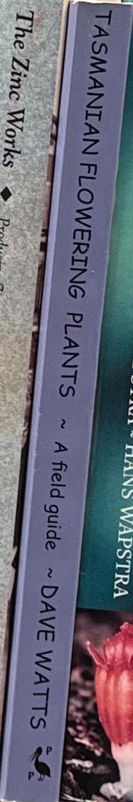 Tasmanian flowering plants : a field guide / photographs and text - Dave Watts spine