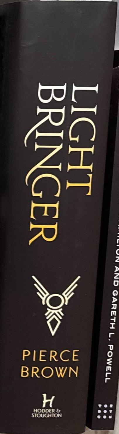 Light bringer / Pierce Brown spine