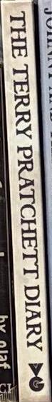 The Terry Pratchett diary : Terry pratchett & friends ; aided & abetted by the discworld emporium / Terry Pratchett [et al.] spine